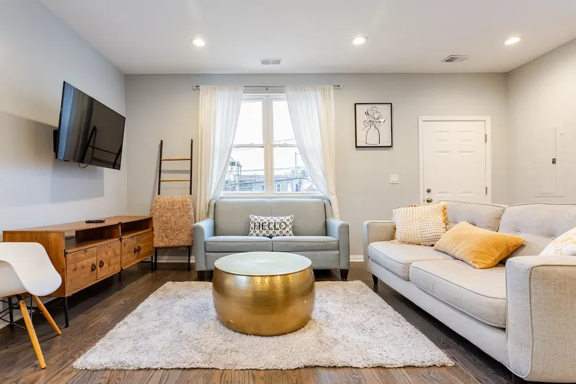 Clean, Bright Chicago Apt in Bucktown/Logan Square - Image 1