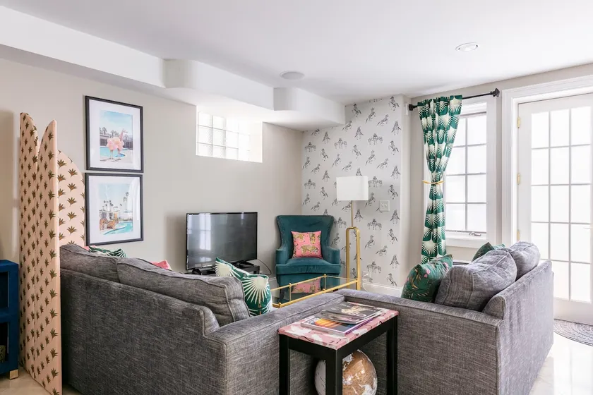 Colorful Bucktown Garden Apartment - Image 1