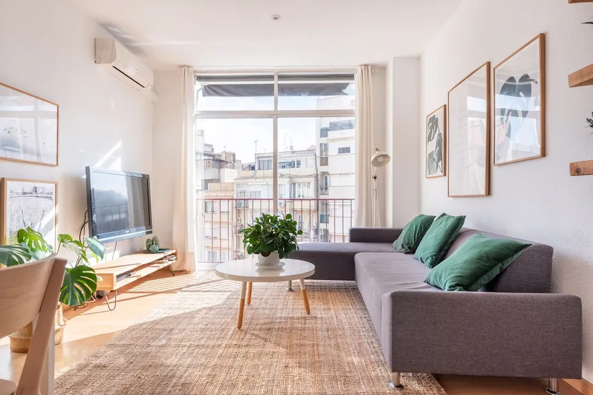 Cozy & Renovated Flat / Sagrada Familia, Gracia - Image 1