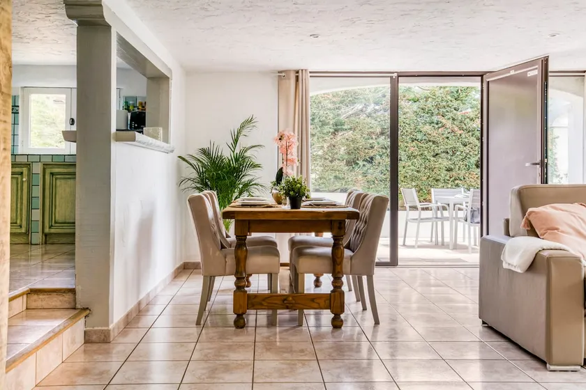 2P quiet villa - New bedding - A/C - Garden + Parking - Image 1