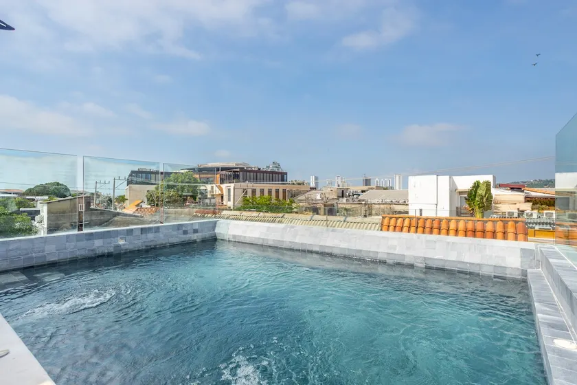 Luxury 3 Bedroom Old City House - Image 1