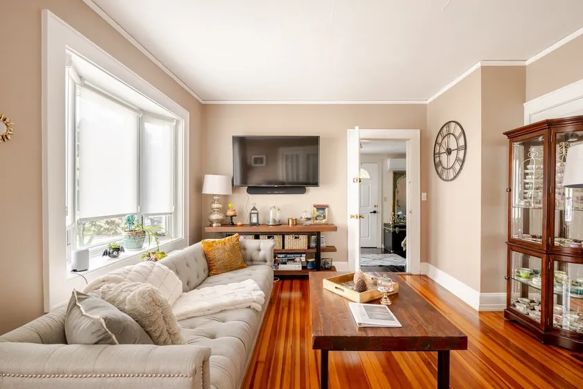 Gem by the water with firepit & all fenced backyard 2 Bedrooms - Image 1