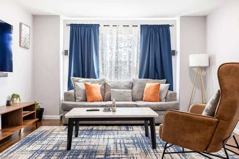 Luxury 3br House Near Everything - Image 1