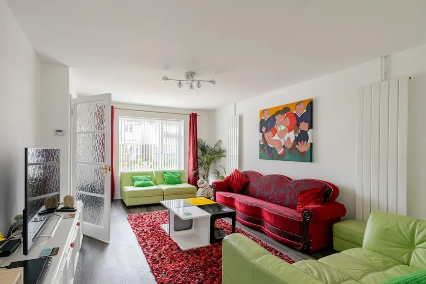 3 bedroom house heart of Whitchurch - Image 1