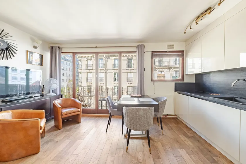 2 cozy, bright rooms with balcony Paris 15th - Image 1