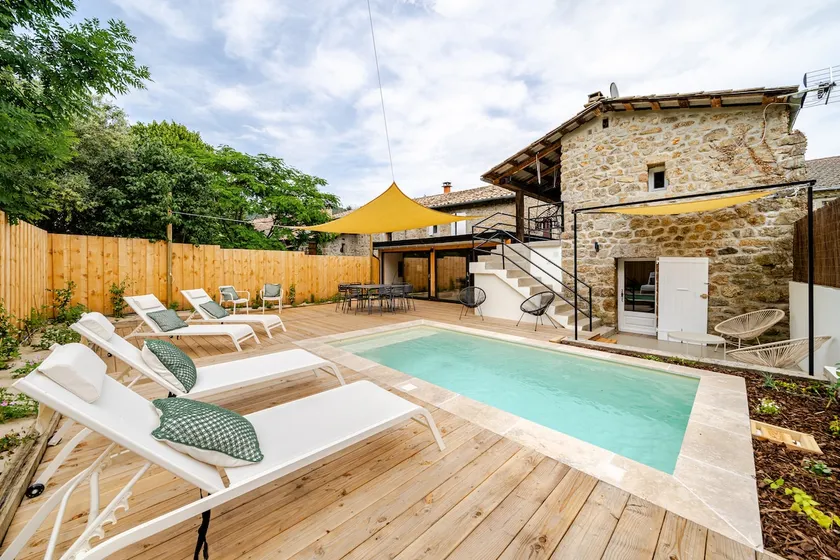 Stone house, terrace, large quiet garden, air conditioning - Image 1