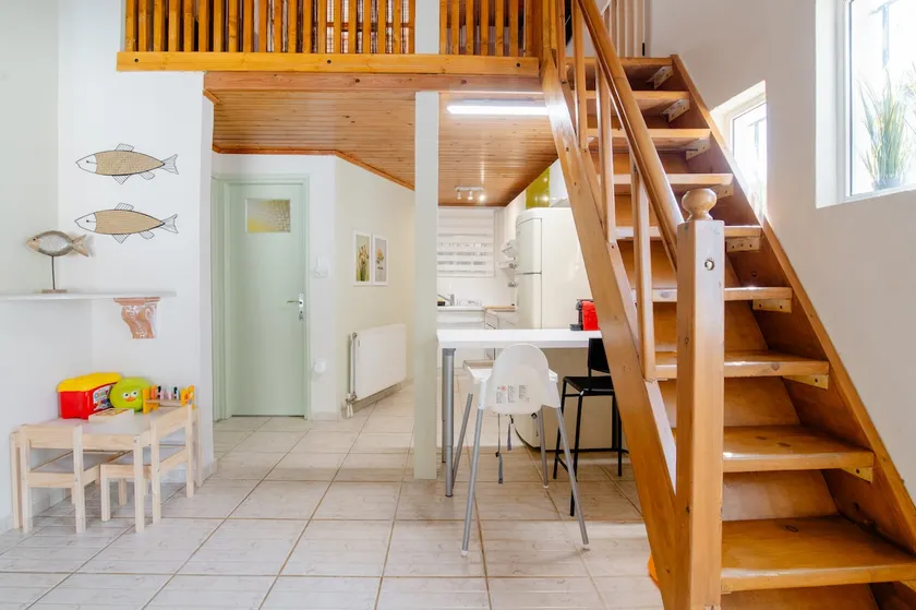 Family beach house near airport - Image 1