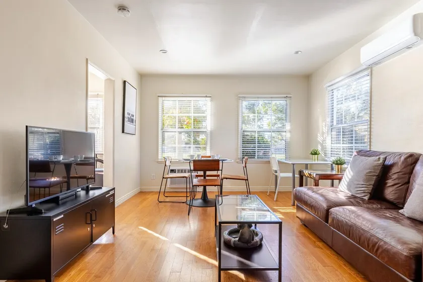 Monrovia Cozy Retreat near Los Angeles - Image 1