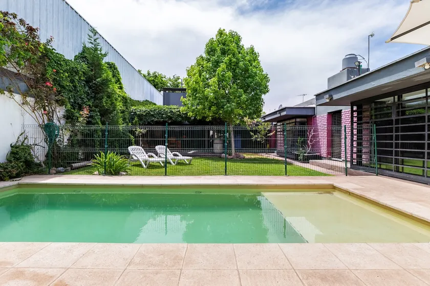 Stunning House with Pool for 10 in Mendoza - Image 1