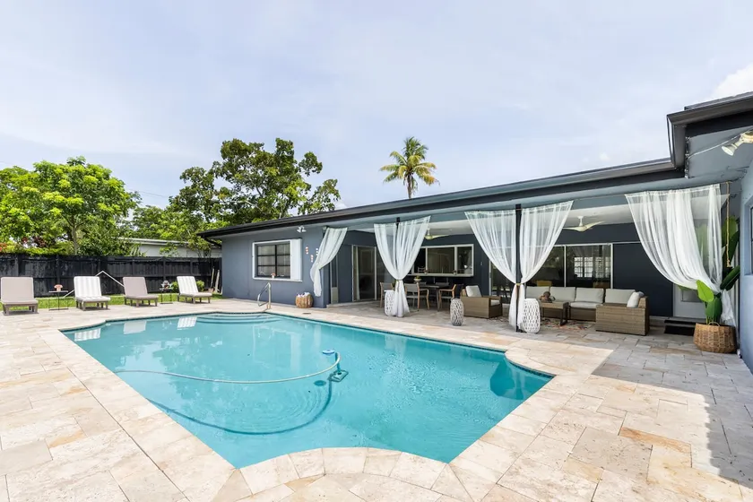 Holiday Pool Home Near Hard Rock for Family Fun - Image 1