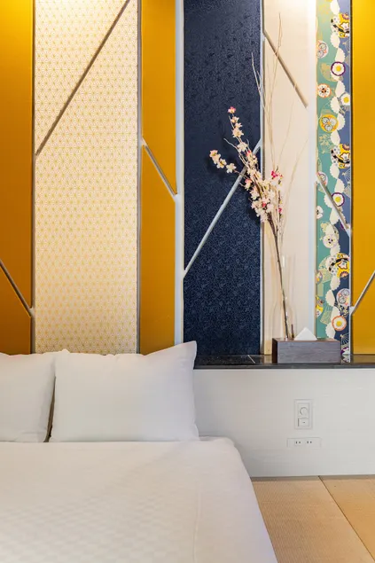 Traditional bedrooms. Bed upgrade on 5/27/2026! Good access to USJ! It can accommodate up to 8 people. - Image 1