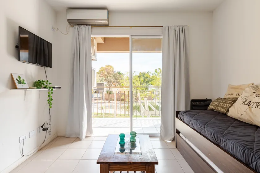 Beautiful and warm with a garage - Image 1