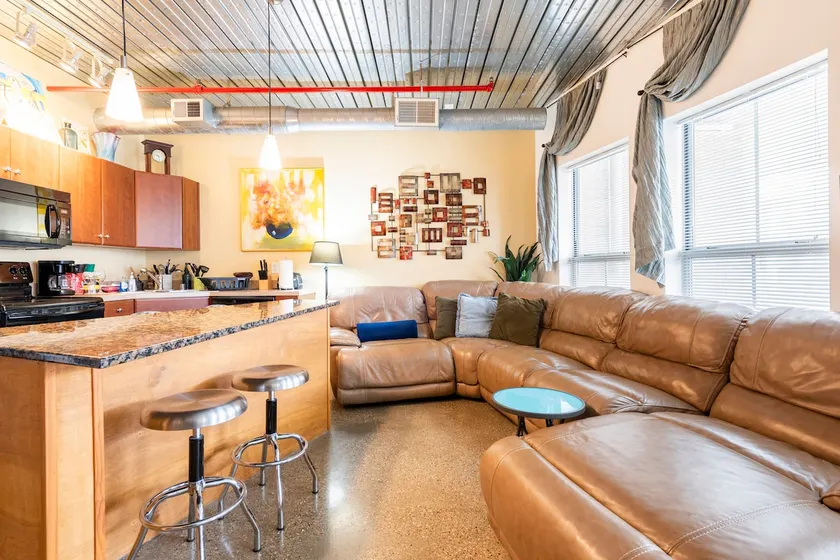 UNIQUE!! 1BR Loft-Rupp-Downtown w/ Many Extras. - Image 1