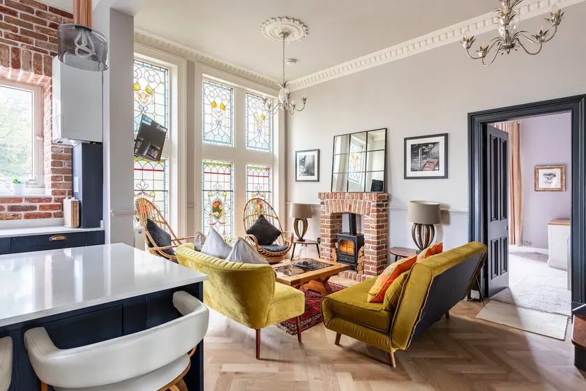 Stunning 3 bedroom Victorian home near Pollok country park - Image 1