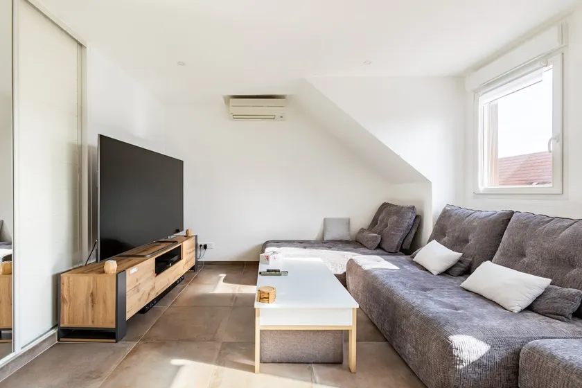 Beautiful F4, fully renovated and air-conditioned - Image 1