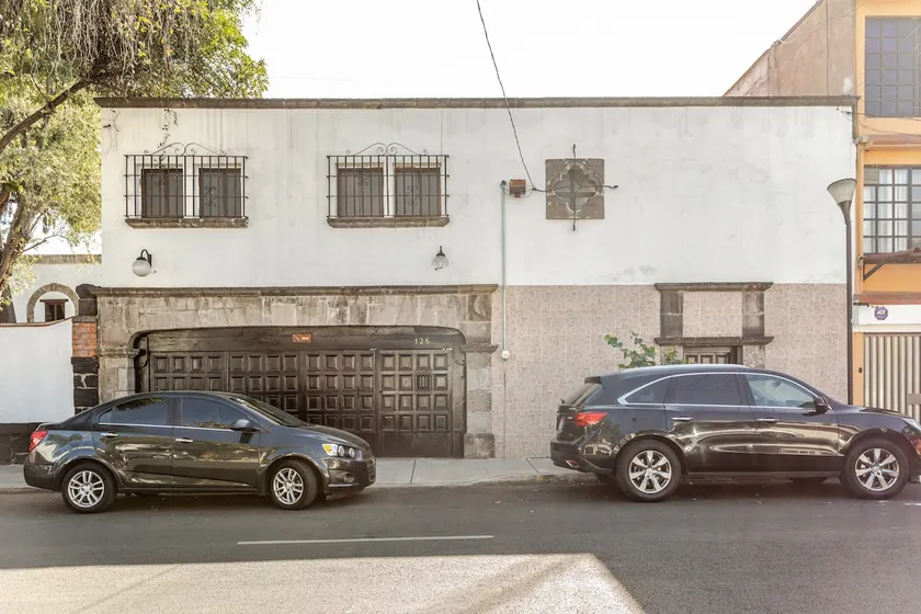 Super spacious accommodation - Coyoacán, 8 guests - Image 1