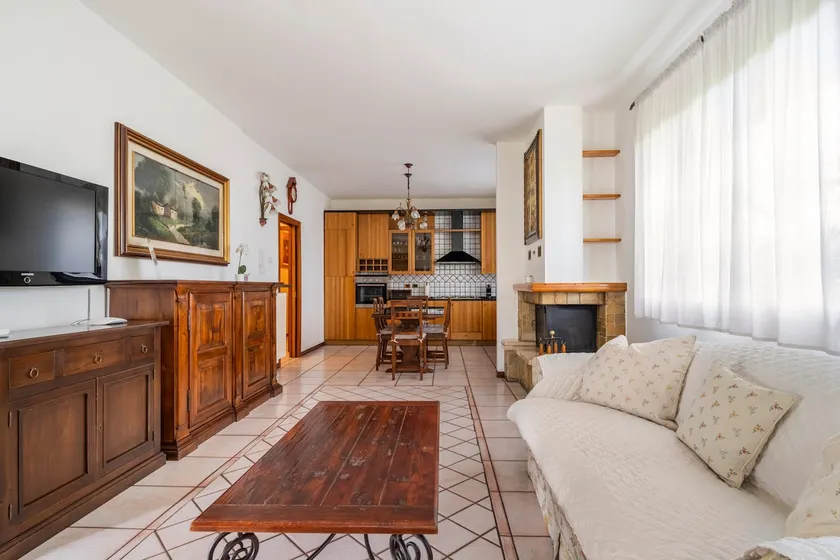 Apartment in a villa - Image 1