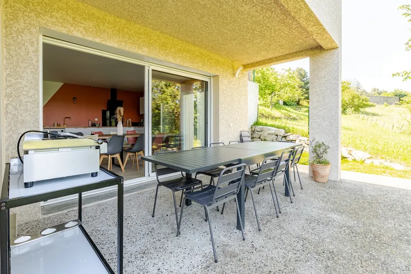 Air-conditioned 4 bedroom gîte with garden - Image 1