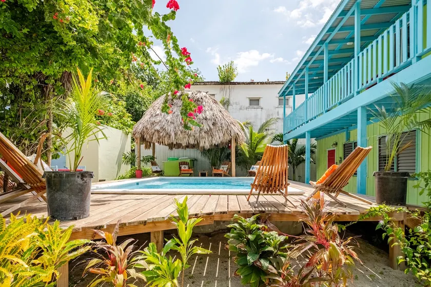 Island Apt Near Sea w breakfast, pool, bikes,canoe - Image 1