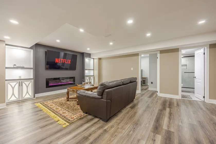 Modern Suite • Sleeps 4 • 75” TV • Near FIFA - Image 1