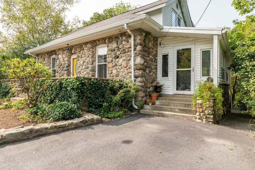 Stone Cottage with meadow view - Image 1