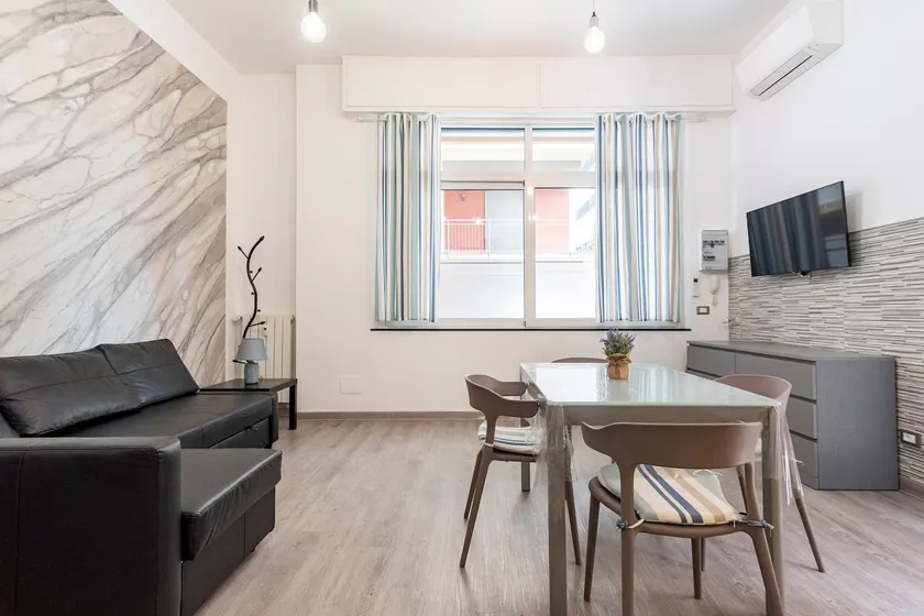 Square apartment - Image 1