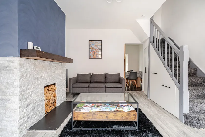 Cosy house with floating beds in Belfast - Image 1