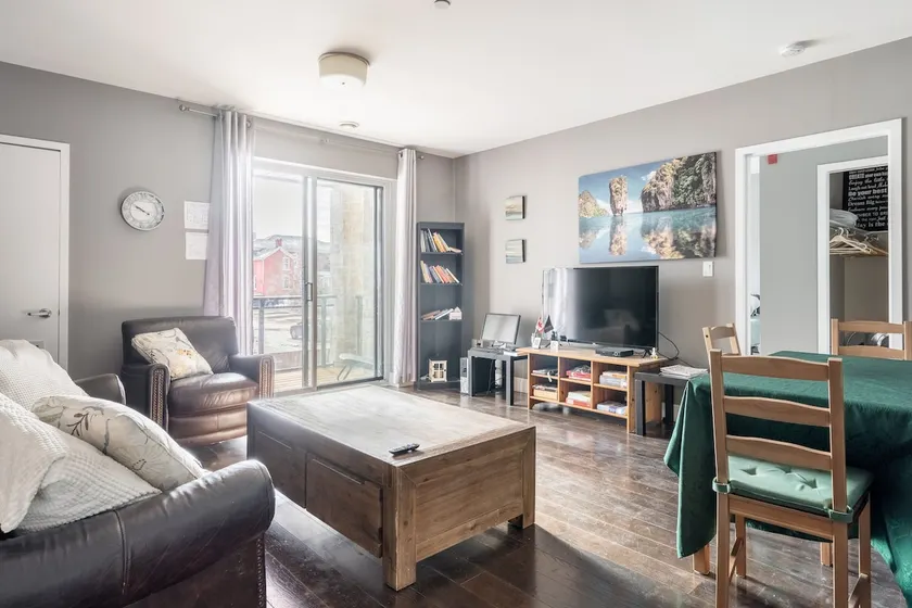 Downtown Condo (License No. 23 112884 STR) - Image 1