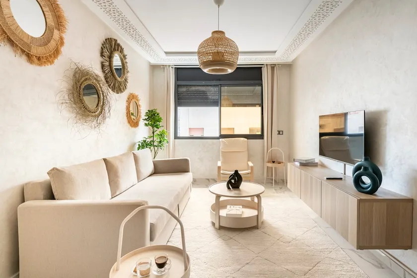 Luxurious & Charming 1 Bedroom Living Room/Garage/Rabat Town - Image 1