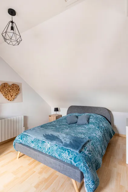 Quiet apartment/private parking - Image 1