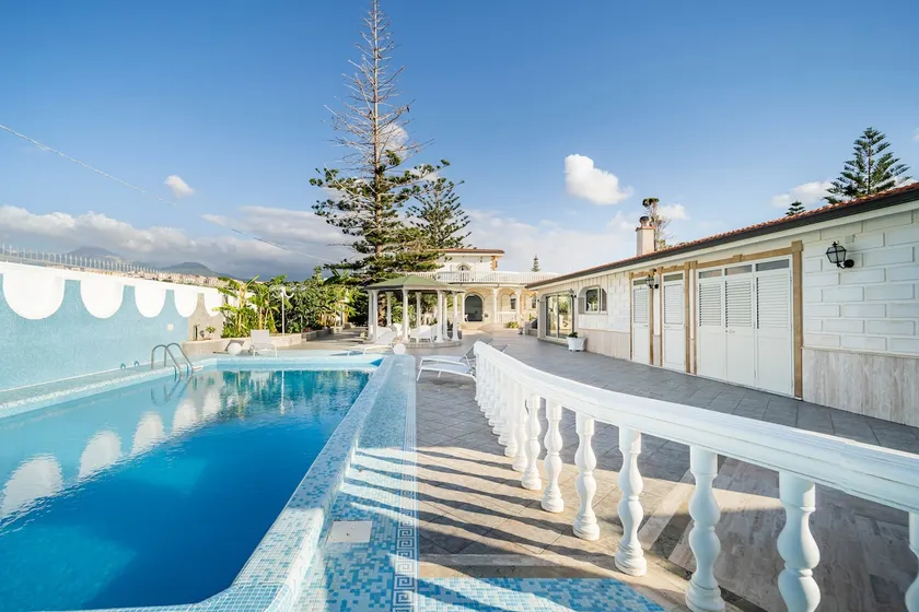 [Luxury] Villa by the sea - Image 1
