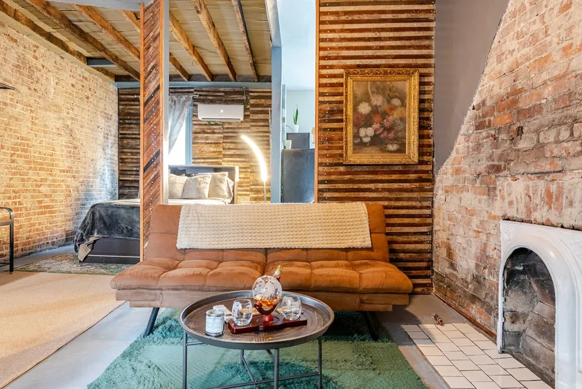 Cozy Private Upstairs Loft in Historic DT Home - Image 1