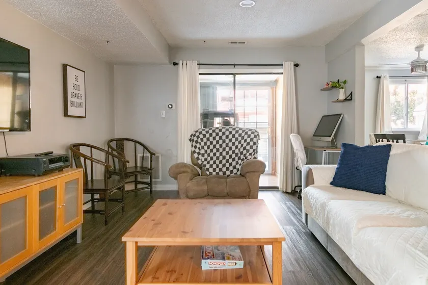 A cozy entire end unit close to all in Frederick - Image 1