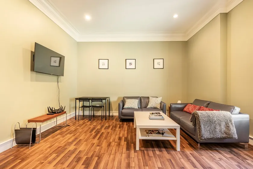 Spacious 2 Bed 2 Bath Basement Suite in Oakridge - Image 1
