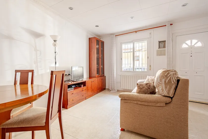 Spacious new apartment with A/C - Image 1
