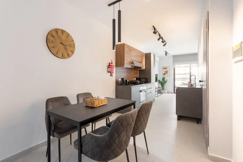 FL2 Sliema Cozy 1BR Getaway with Balcony - Image 1