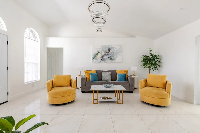 Beautiful Family House W/Salt Water Pool (Heated) - Image 1