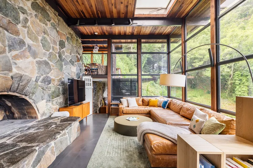 Two Creeks Treehouse - Image 1