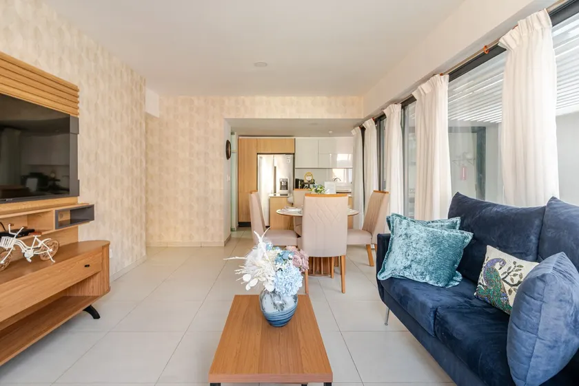 Brand new, with private Jacuzzi - Image 1