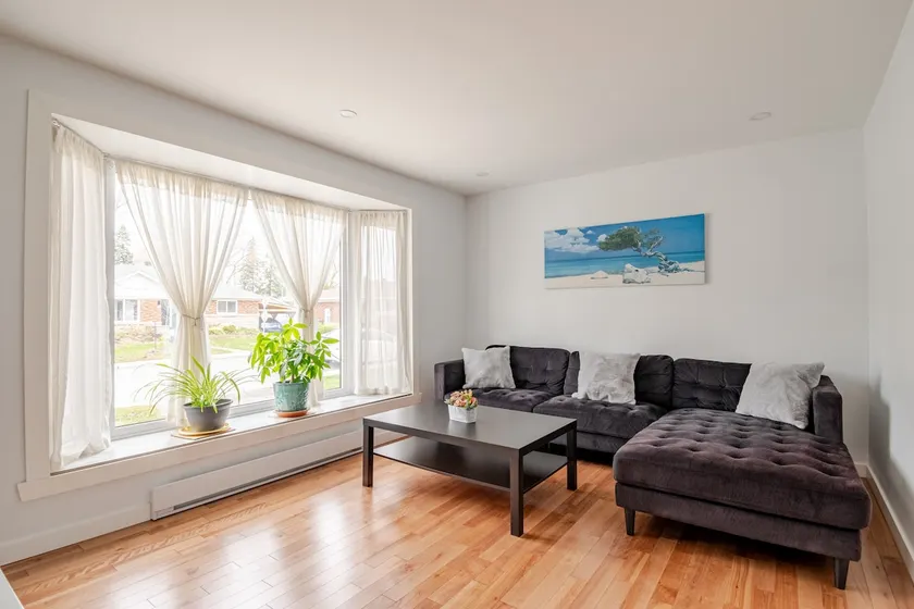 Single Home in Laval Centre - Image 1