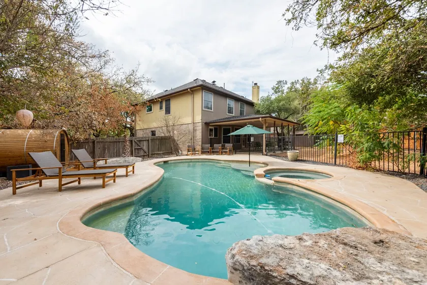 5BR Oasis w/ Pool, Hot Tub, Sauna & Putting Green - Image 1