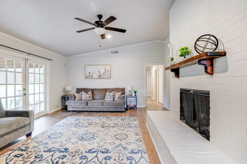 Hometown Hideaway Near Texas Live! - Image 1
