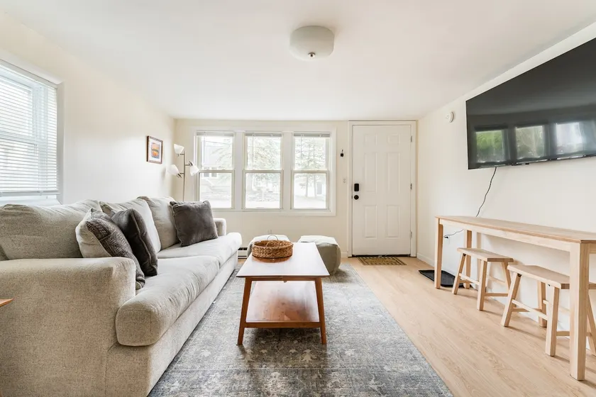 Cute, Cozy Apartment, Close to Mountains & UVM! - Image 1