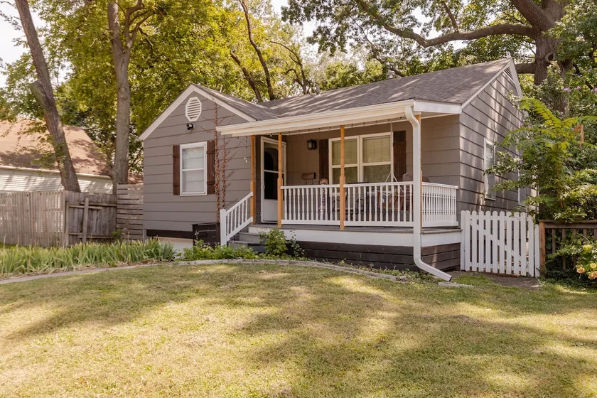 Awesome Walkable Westwood area Quite Comfy Home! - Image 1