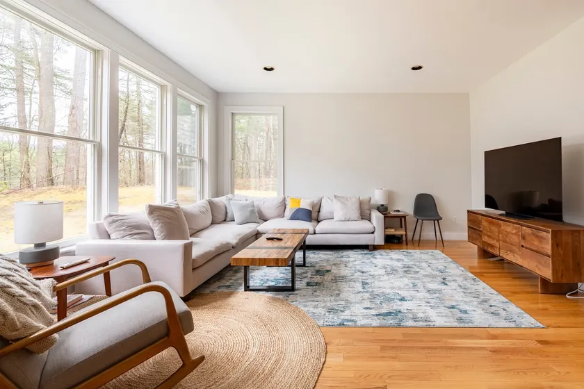 Spacious hideaway mins from town - Image 1