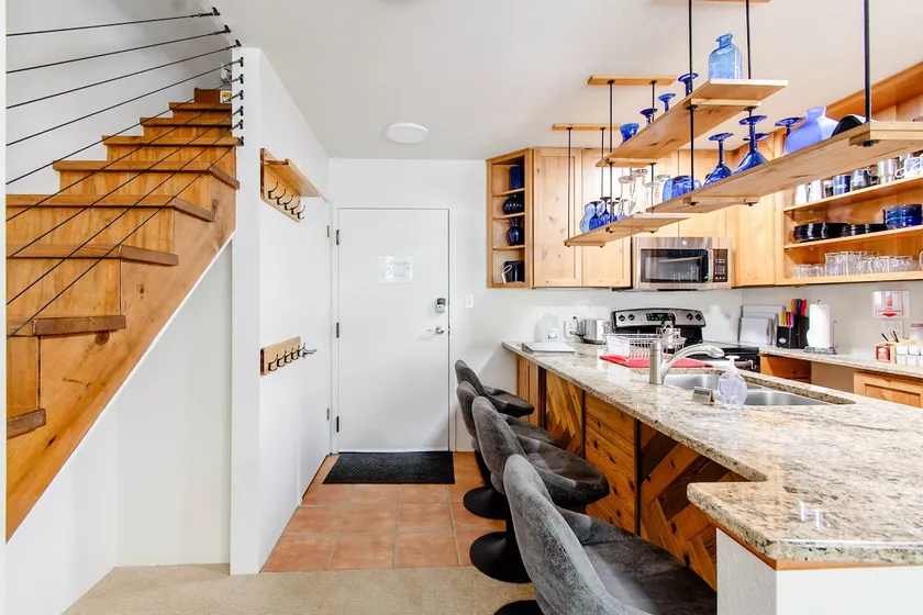 Cozy, Renovated, Clean, Quiet, hot tub, grill - Image 1