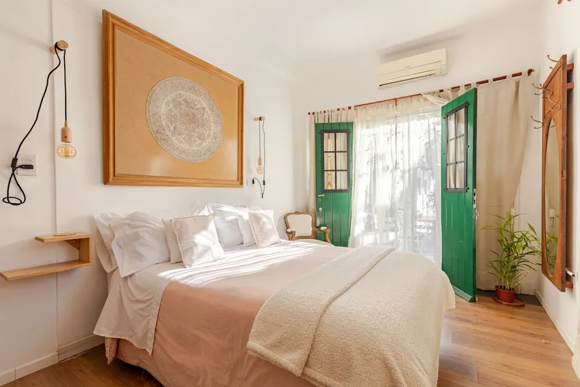 Enchanting Garage Studio - Image 1