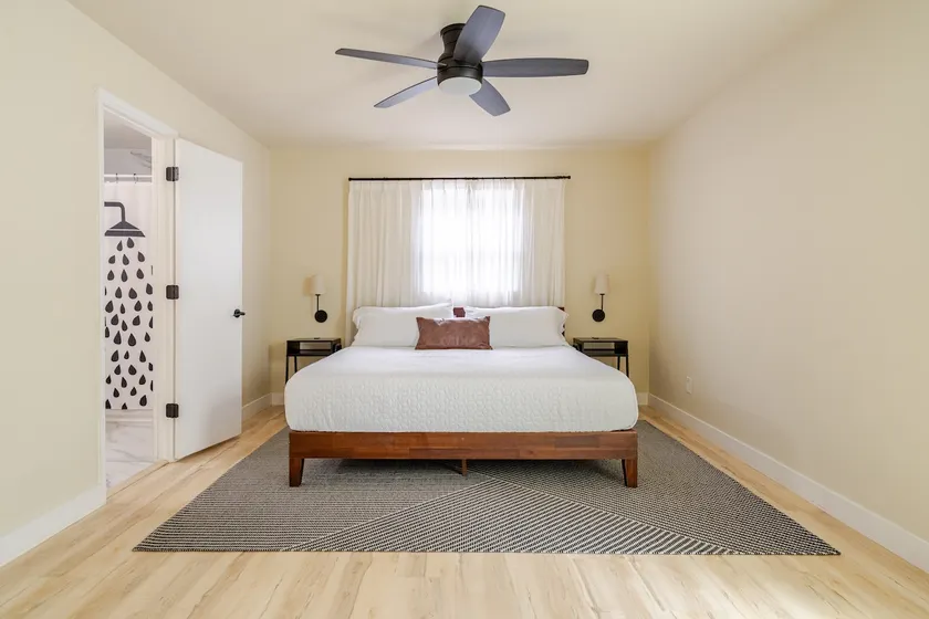 End-unit Smyrna townhome near Truist Park - Image 1