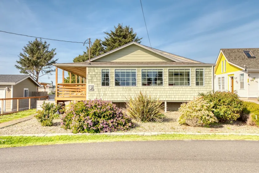 Cozy Coastal Gem! - Image 1