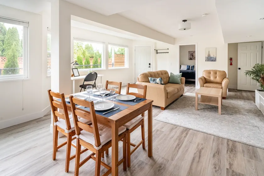 Modern bright 2 bedroom at Citadel - Image 1